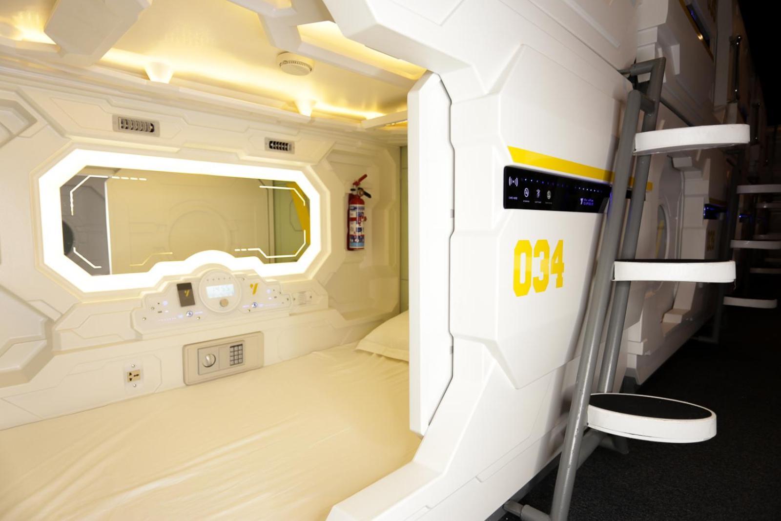 The Yellow Capsule Cancun Close To Airport Exterior foto