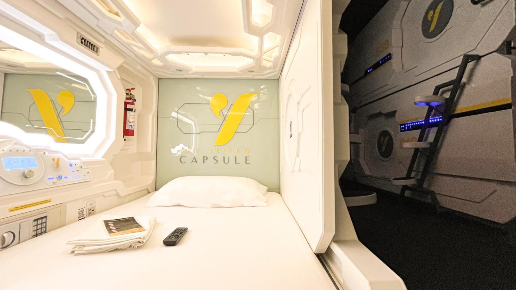 The Yellow Capsule Cancun Close To Airport Exterior foto